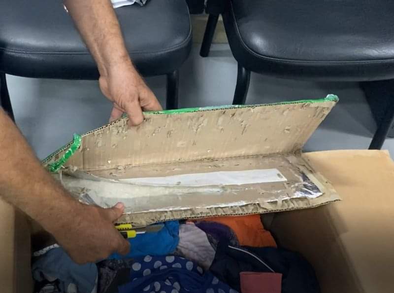 كيلو كوكايين في علب مطبخ .. ضبطية مخدرات بمطار القاهرة