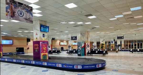 تركيب أجهزة استبيان لمعرفة آراء المسافرين في مطار أسوان الدولي