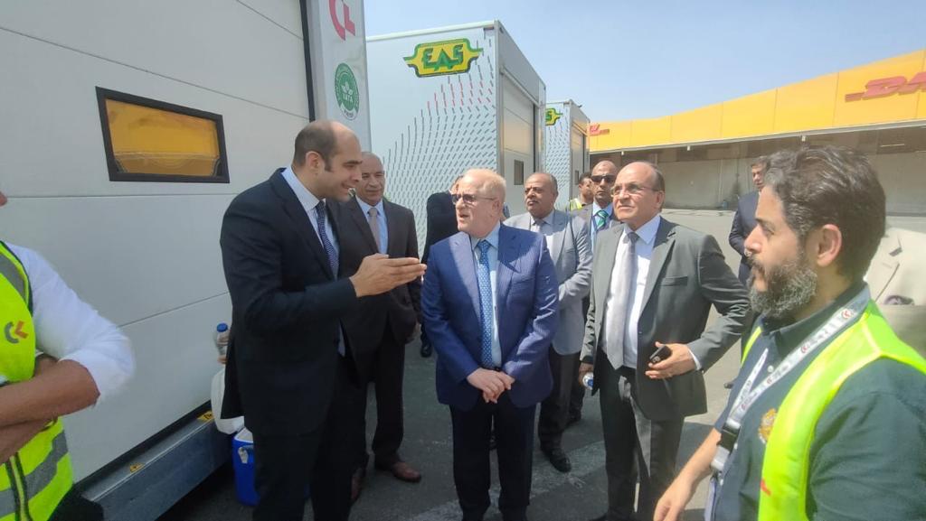 بدء تشغيل أحدث حاويات متنقلة مبردة لنقل البضائع من والى الطائرات على بمطار القاهرة الدولى  