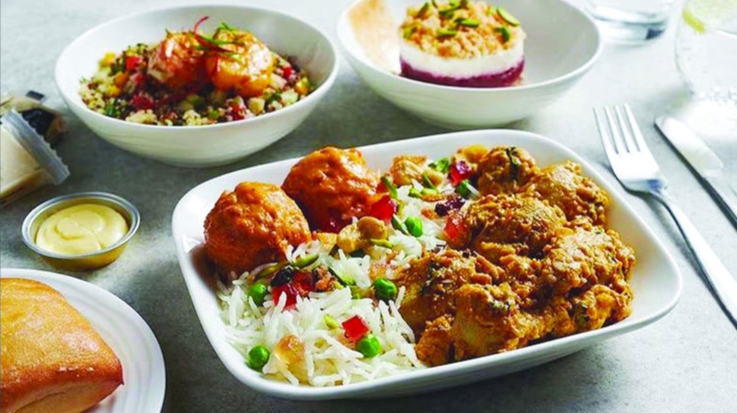 طيران الإمارات تقدم أكثر من 77 مليون وجبة سنوياً لركابها مع تنوع استثنائي في القوائم