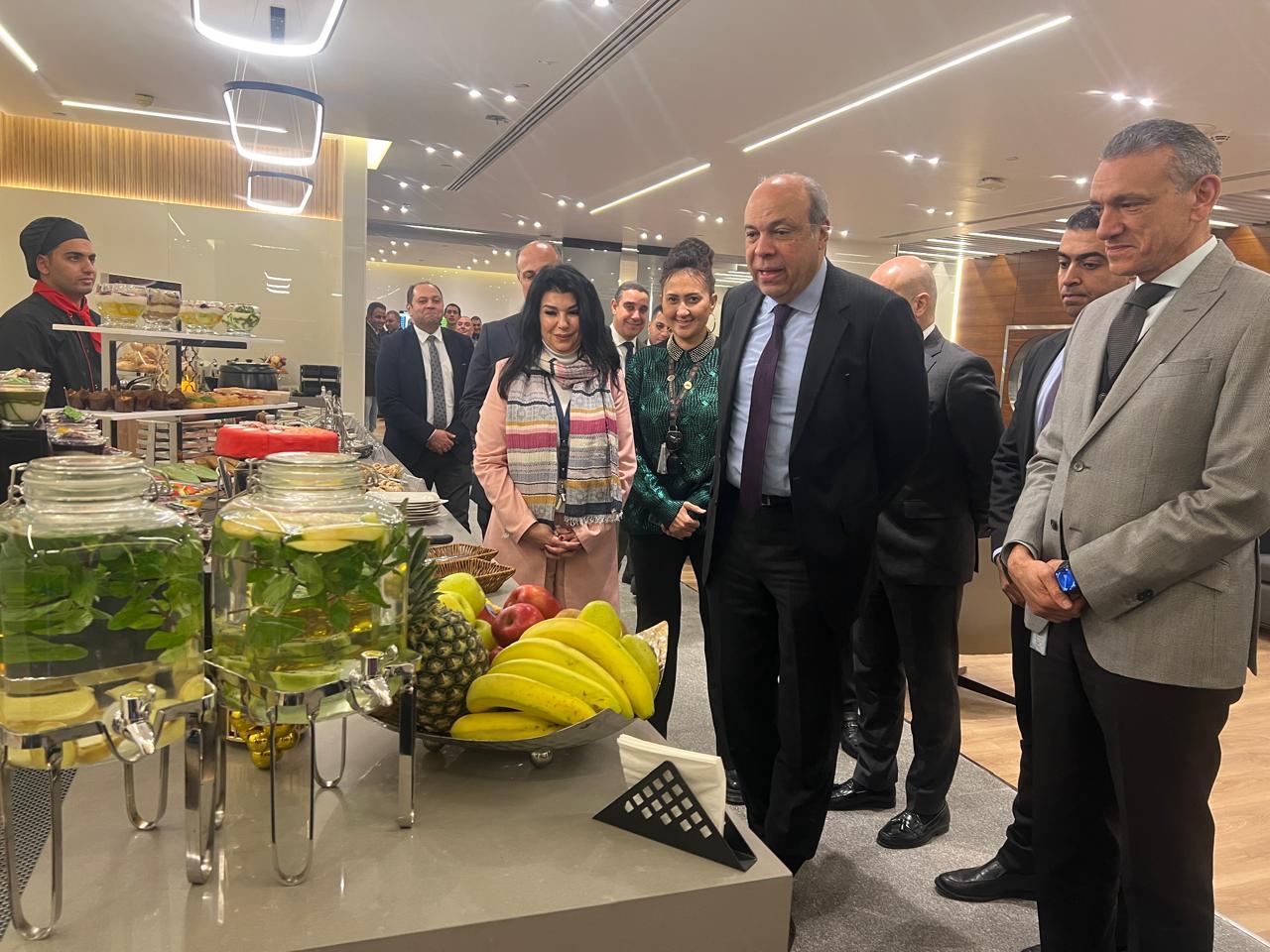 وزير الطيران  يتفقد مطار القاهرة الدولي ويفتتح استراحة "الميسان" بعد تطويرها وفق أعلى المعايير العالمية