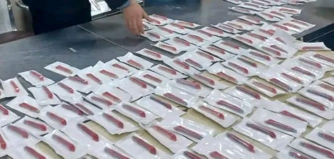 جمارك مطار سوهاج تضبط محاولتى تهريب عدد من الهواتف المحمولة و المستلزمات الطبية