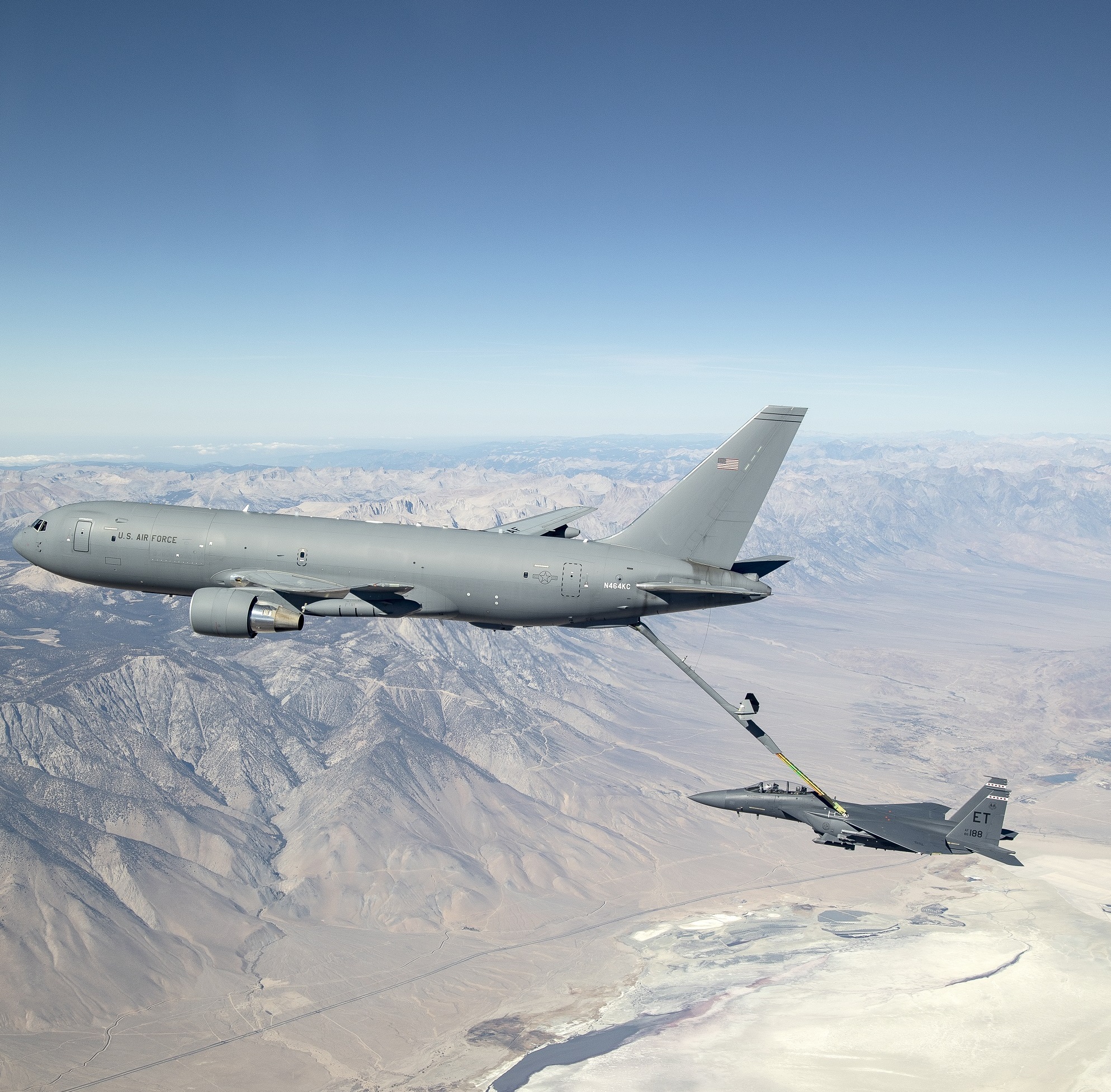 شركة بوينج تعرض منتجاتها الجديدة في معرض الدفاع المصرى "إيدكس 2023"