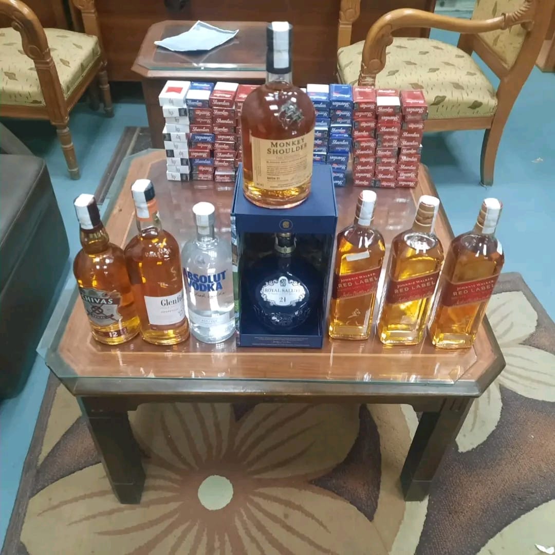 الجمارك تُحبط محاولة تهريب مشروبات كحولية وسجائر أجنبية في القاهرة بمليون و800 ألف جنيه