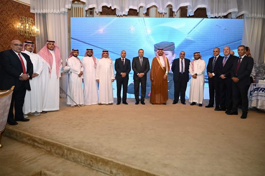 بعثة مصرللطيران تحتفل بنجاح موسم الحج في السعودية..صور