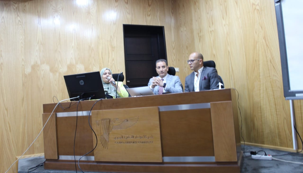 التوعية بخفض الانبعاثات الكربونية  ندوة بالقابضة للمطارات والملاحة الجوية