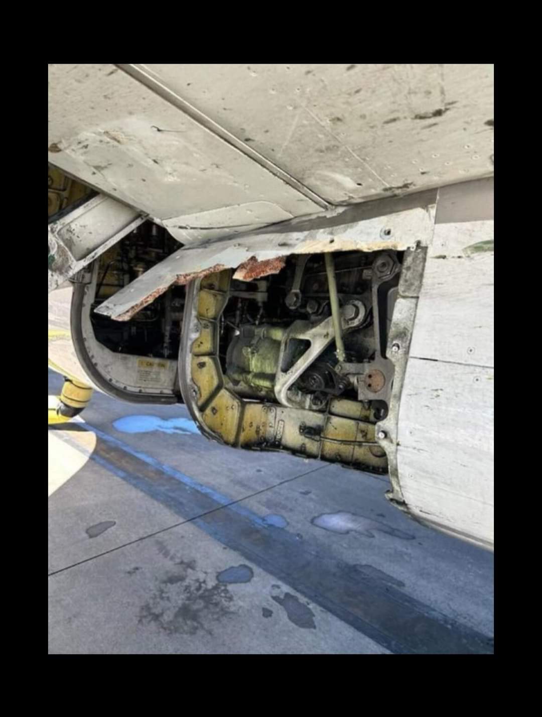 فقدان قطعة من طائرة يونايتد إيرلاينز بوينج B737-800 أثناء الرحلة يثير القلق حول معايير السلامة