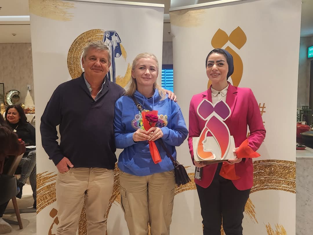 مطار القاهرة الدولي يحتفي باليوم العالمي للمرأة بتكريم المسافرات وإبراز دورهن المؤثر