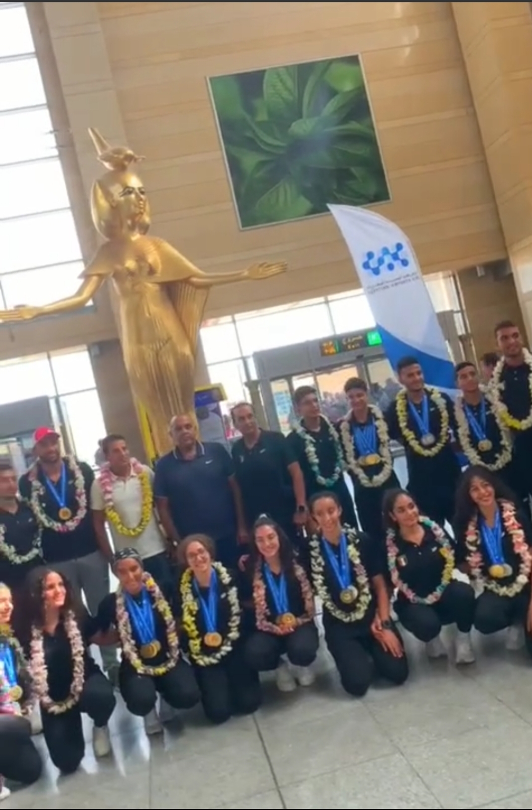 بعد التتويج ببطولة العالم للمياه المفتوحة ، إستقبال بعثة منتخب مصر بمطار برج العرب