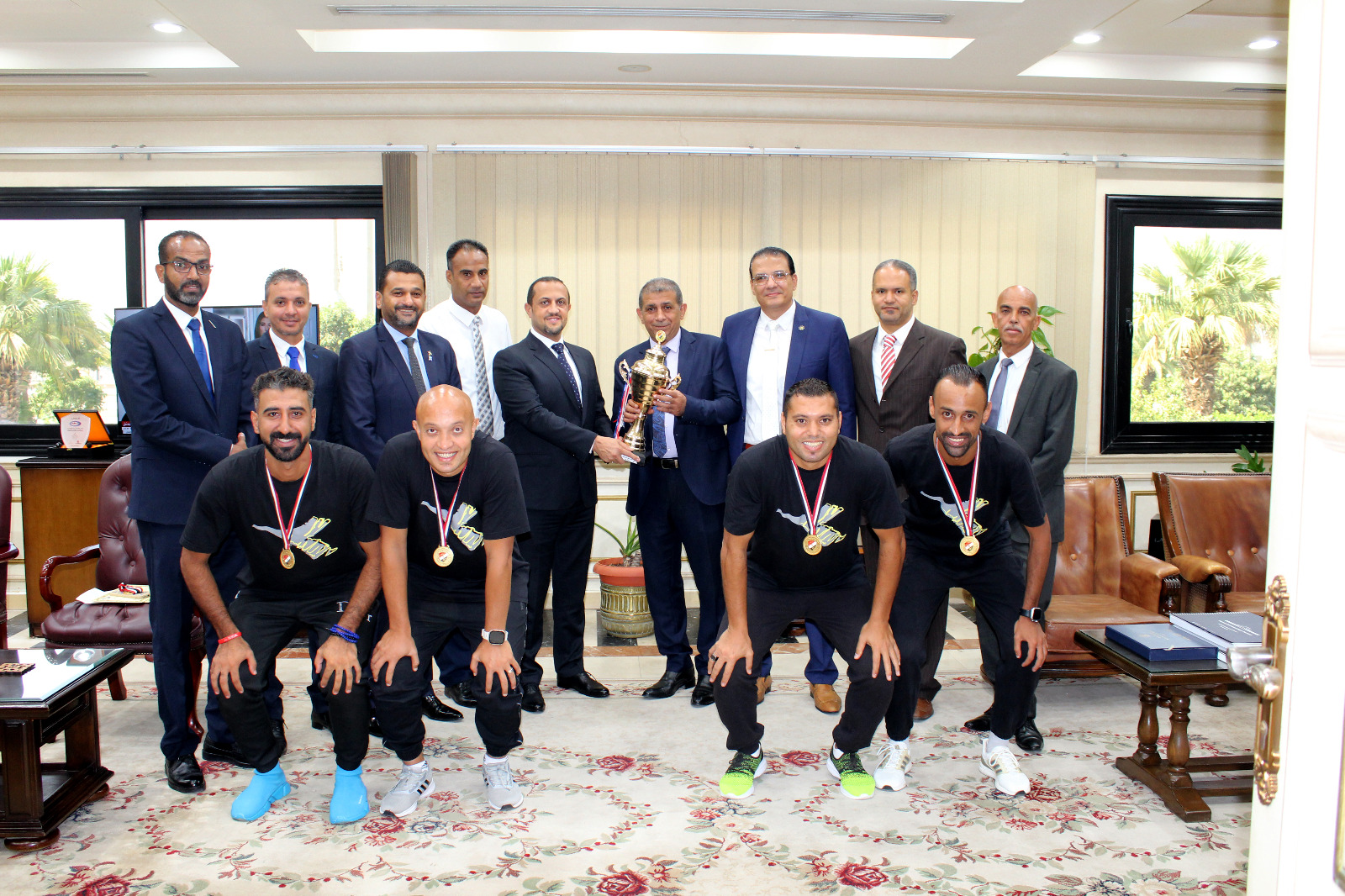 رئيس القابضة للمطارات يستقبل فريق الكرة الشاطئية بعد فوزه ببطولة الجمهورية للشركات