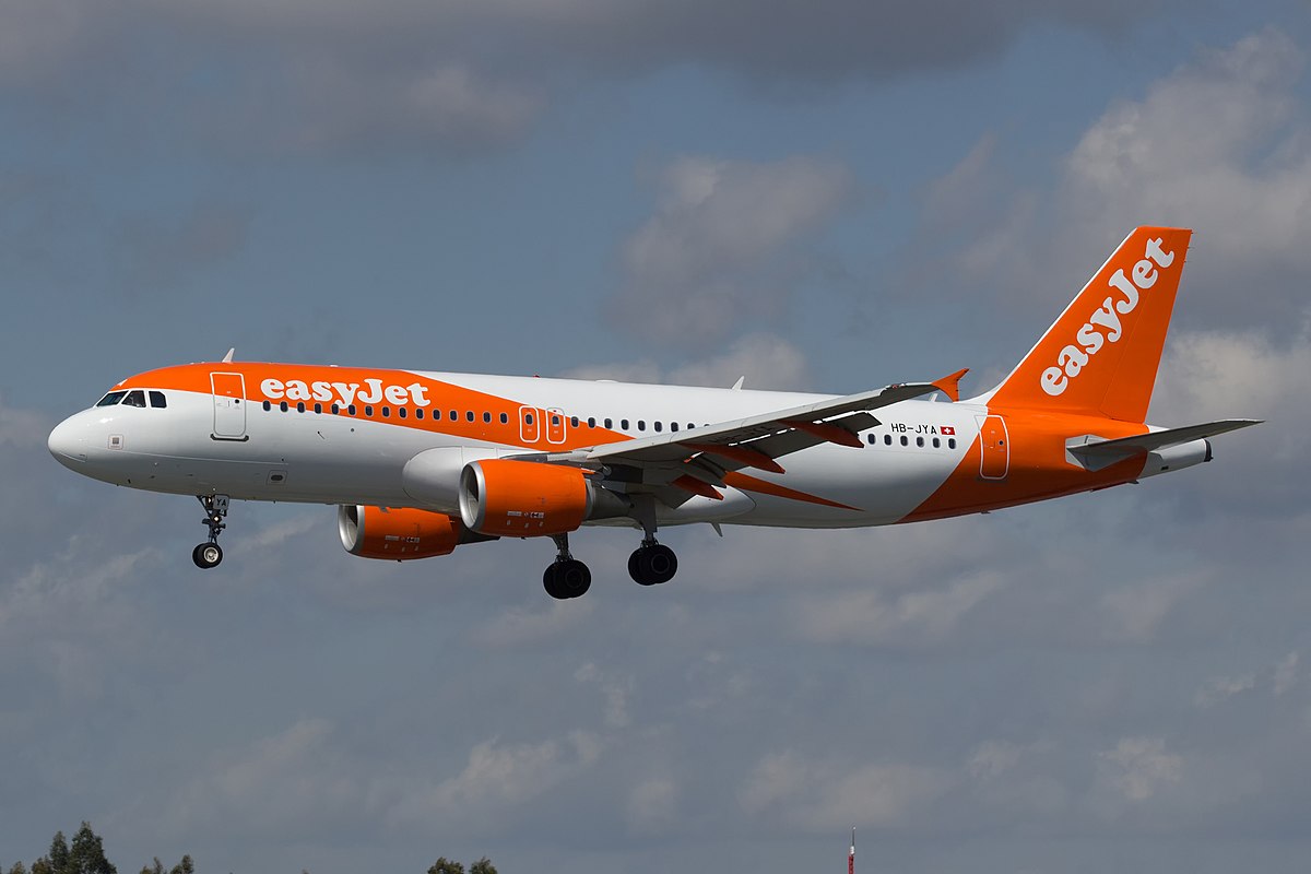 إضراب عمال التموين يهدد بتعطيل خدمات الطعام على متن رحلات "إيزي جيت"