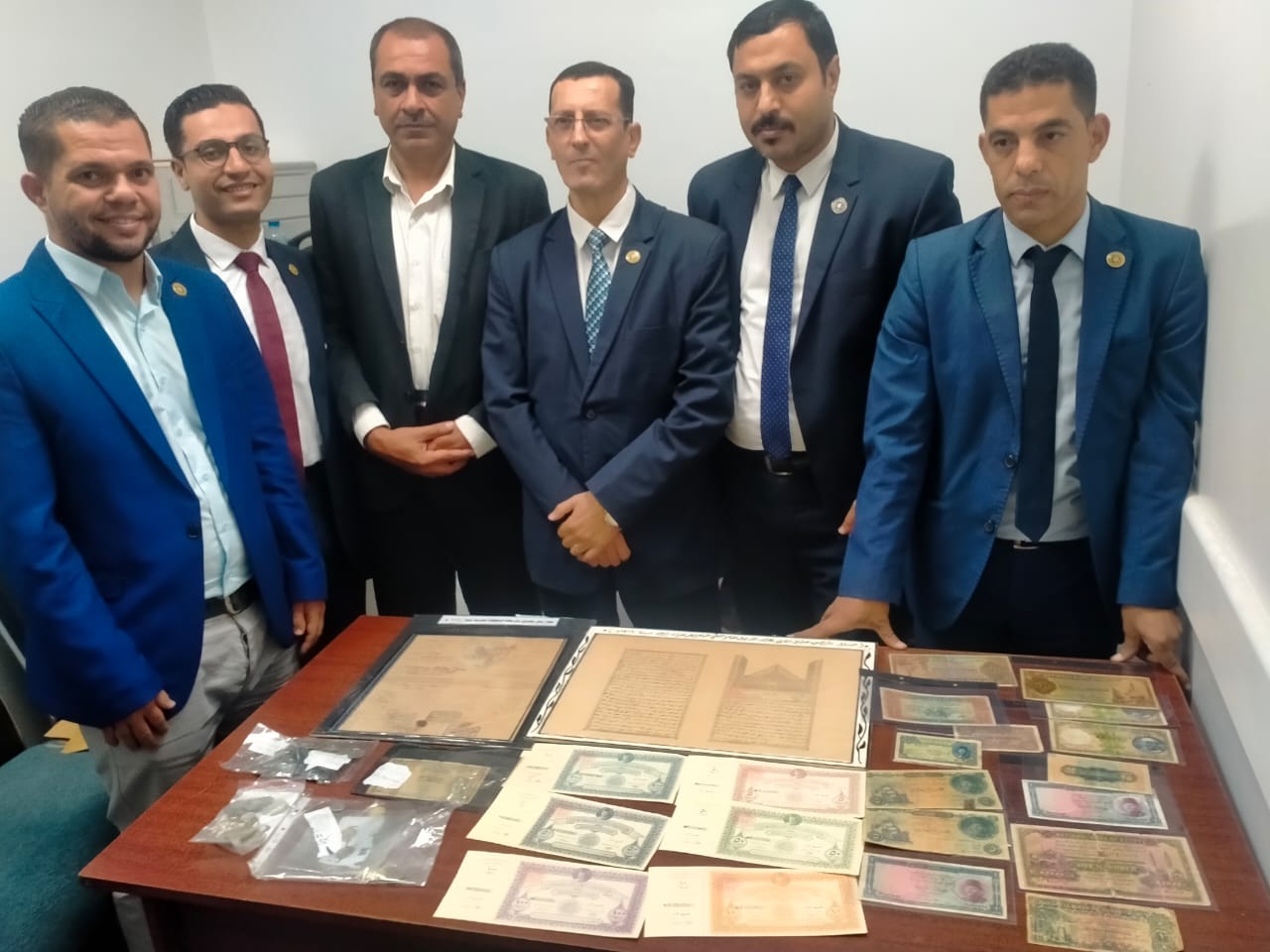 ضبط راكب بحوزته 86عملة ورقية ومعدنية وعقد بيع وجواز سفر تخضع لقانون حماية الاثار