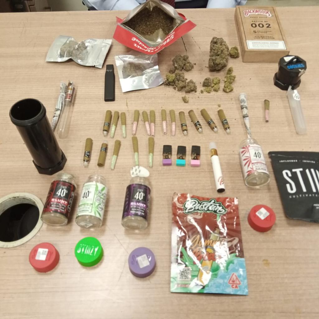 ضبط راكب بحوزته كمية متنوعة من نبات وزيت الماريجوانا المخدر