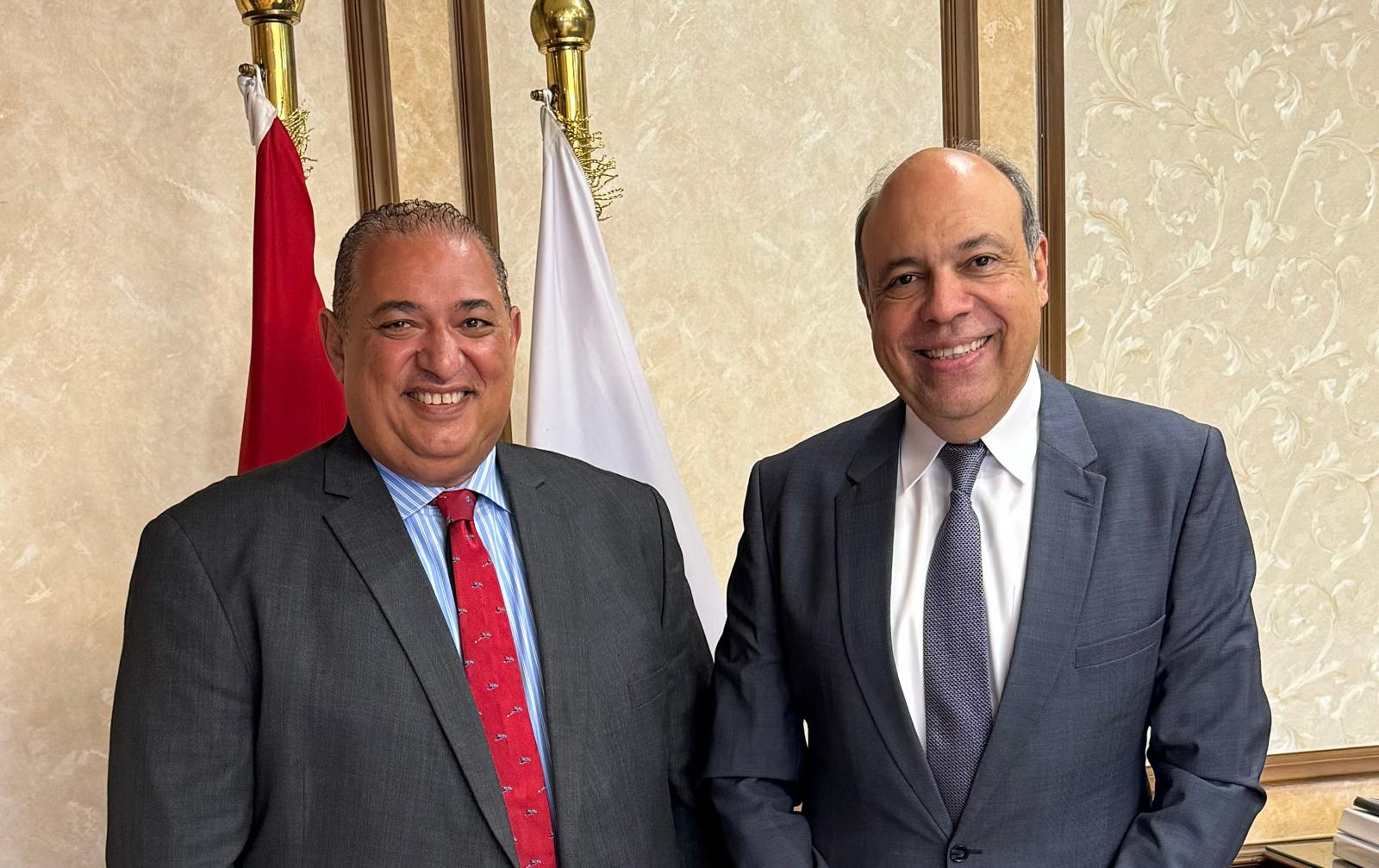 الحفني يبحث مع مدير النقل الجوي بالإيكاو تعزيز التعاون الدولي وخطط تطوير قطاع الطيران في مصر