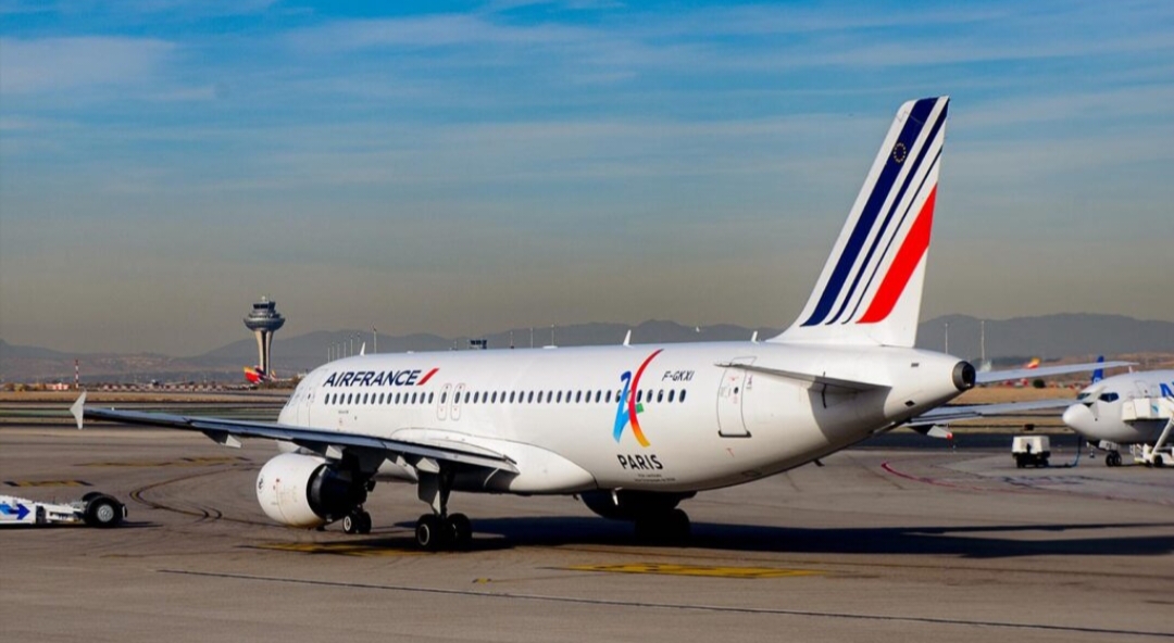 زيادة ضريبة تذاكر الطيران تهدد تنافسية "أير فرانس" وتكلفها 130 مليون يورو سنويًا