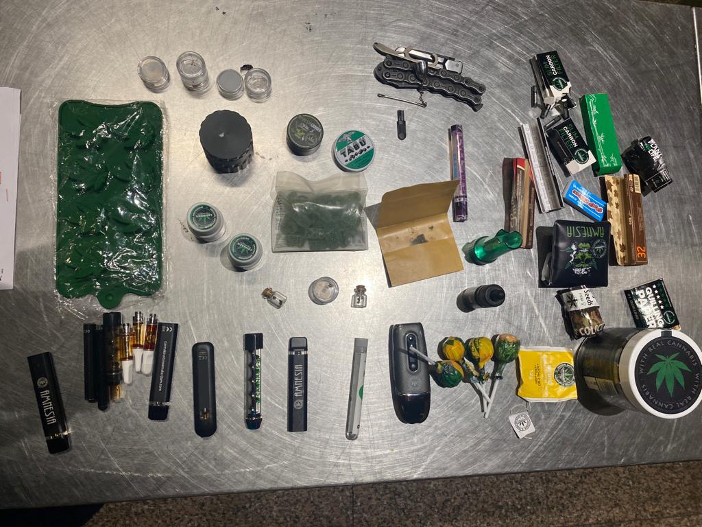 ضبط راكب بحوزته نبات وزيوت وبذور ماريجوانا وحلوي ولبان بالمخدرات