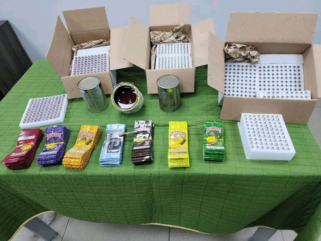 الطرود البريدية تضبط كمية من مخدر شمع الحشيش