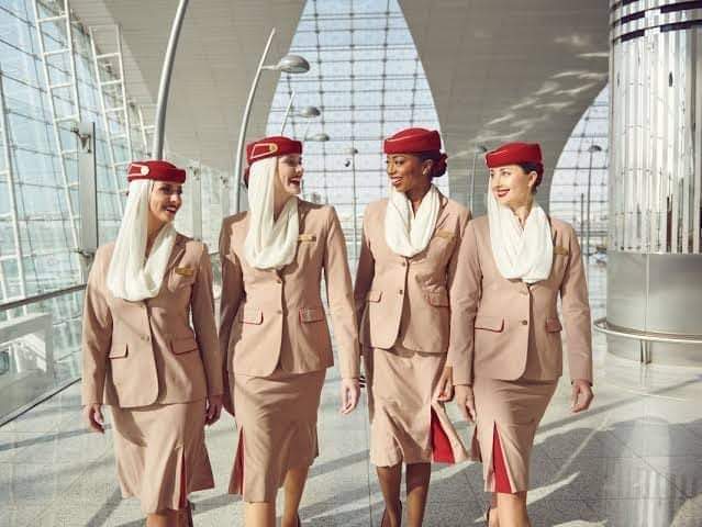 طيران الإمارات تعلن عن وظائف طاقم ضيافة جوية في مصر: فرص جديدة للشباب في القاهرة