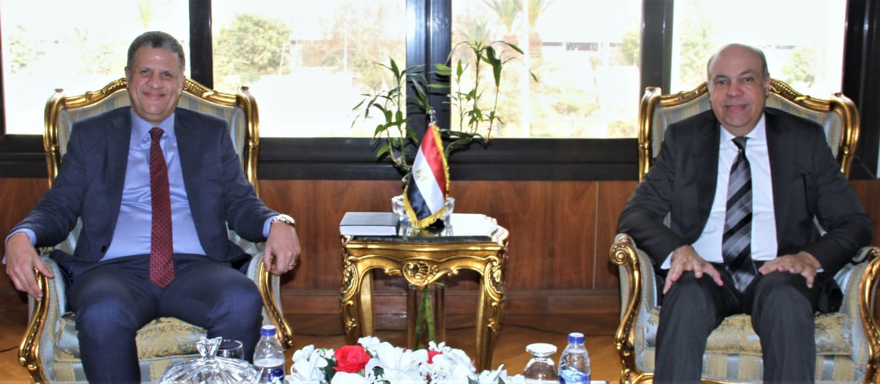 الحفني  يبحث مع مستشفى كينجز كوليدج إنشاء مجمع طبي بمطار القاهرة لدعم السياحة العلاجية