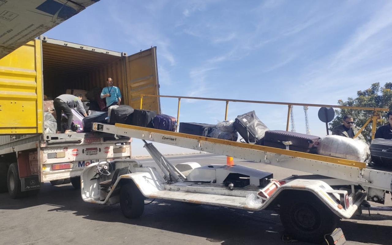 الجمارك: إخلاء 10 آلاف حقيبة وطرد من مخازن مطار القاهرة