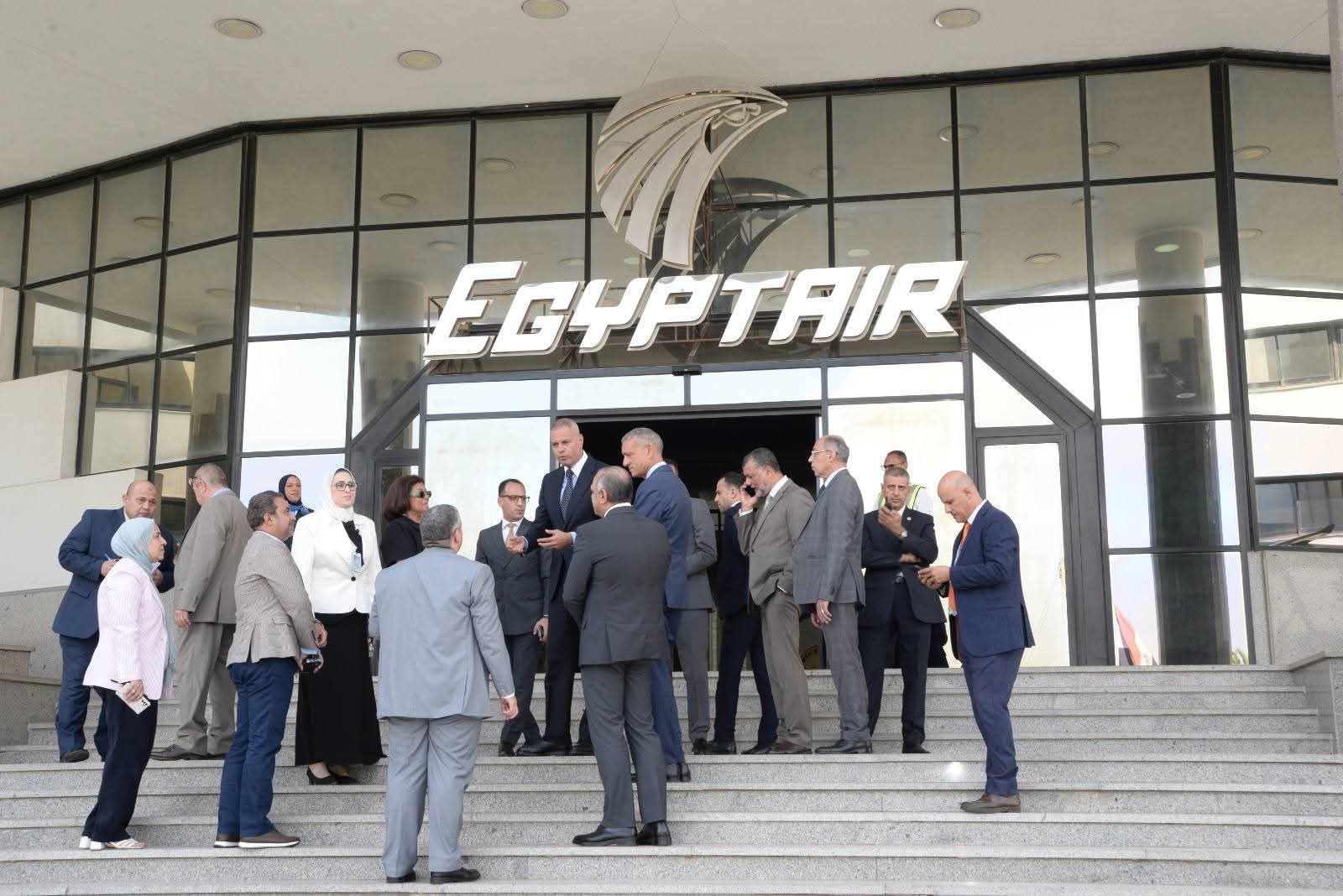 إخلاء آمن.. مصر للطيران تنفذ تجربة ناجحة بالمبنى الإداري