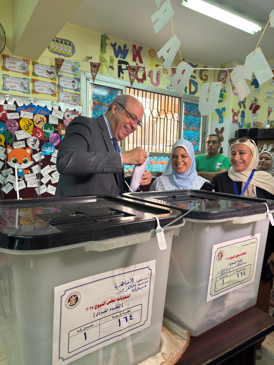 الحفني يُدلي بصوته في انتخابات الشيوخ ويؤكد: المشاركة واجب وطني