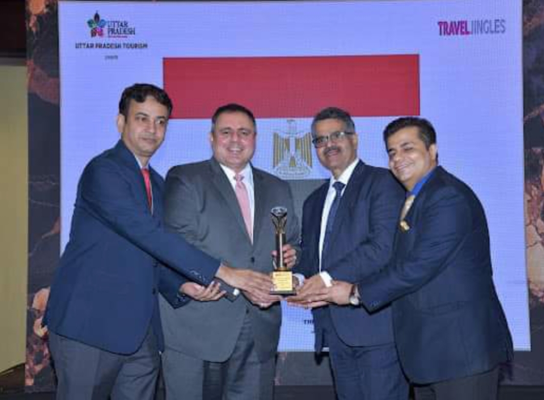 مصر للطيران تحصد جائزة السياحة الدبلوماسية لعام 2024 في الهند