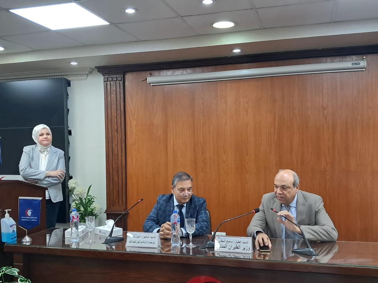 وزير الطيران يتفقد مستشفى مصر للطيران ويشيد بجودة الخدمات الطبية المقدمة