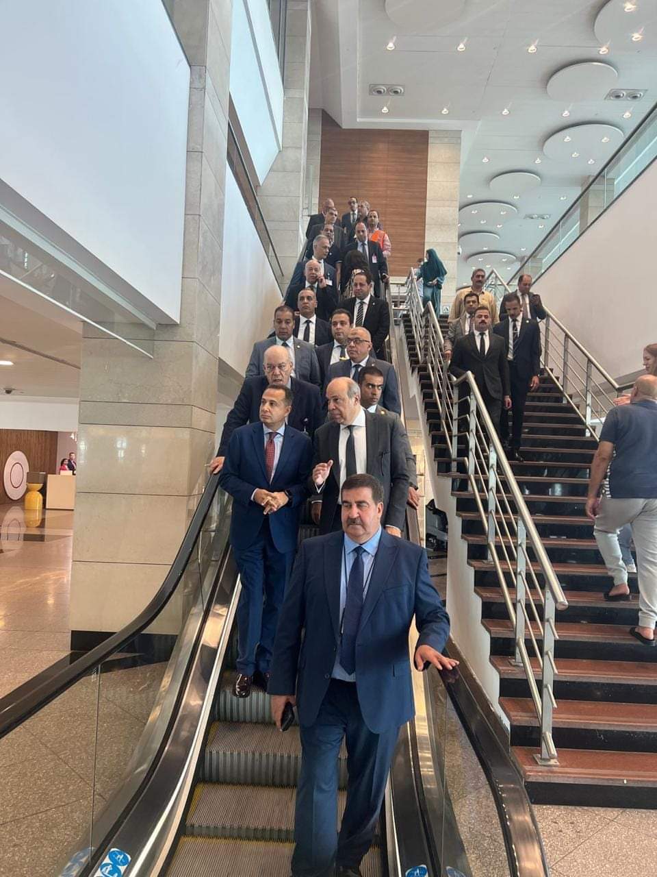 وزير الطيران المدني يتفقد مطار القاهرة الدولي لمتابعة تيسير إجراءات  السفر والوصول