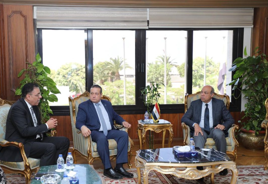 وزير الطيران  يبحث مع رئيس هيئة جودة التعليم آفاق التعاون لضمان التميز التعليمي والتدريبي