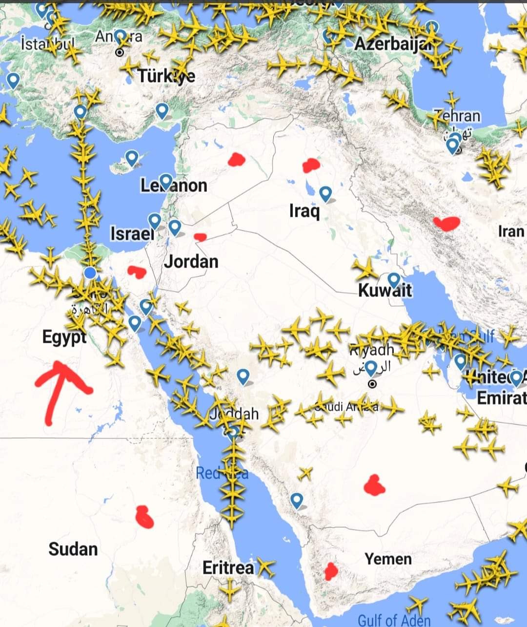 تصاعد التوترات يفرض قيودًا جوية على منطقة الشرق الأوسط ويضغط على المجال الجوي المصري