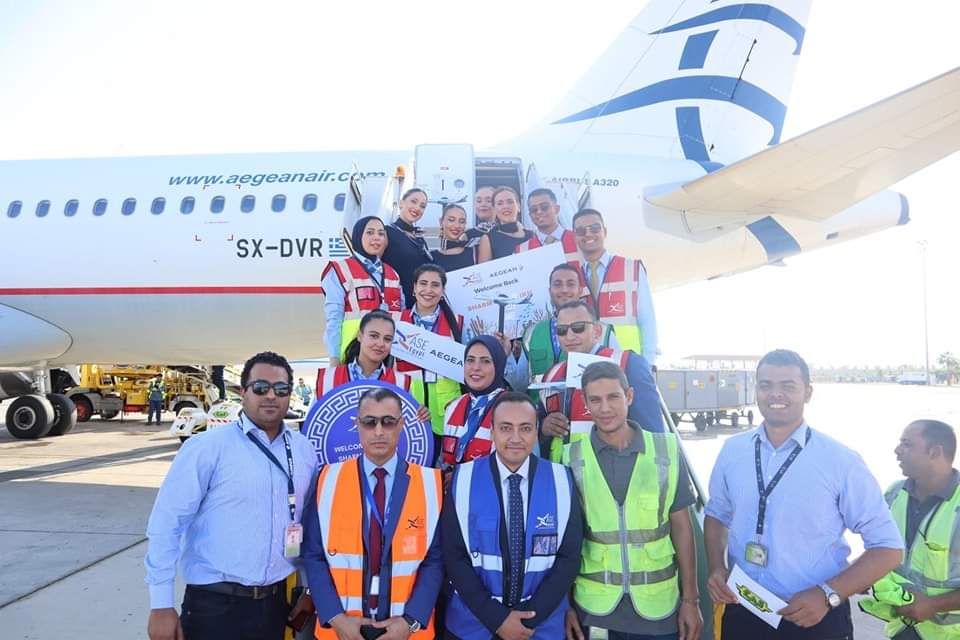 بالهدايا التذكارية ورش المياه .. مطار شرم الدولي يستقبل أولي رحلات خطوط إيجين اليونانية