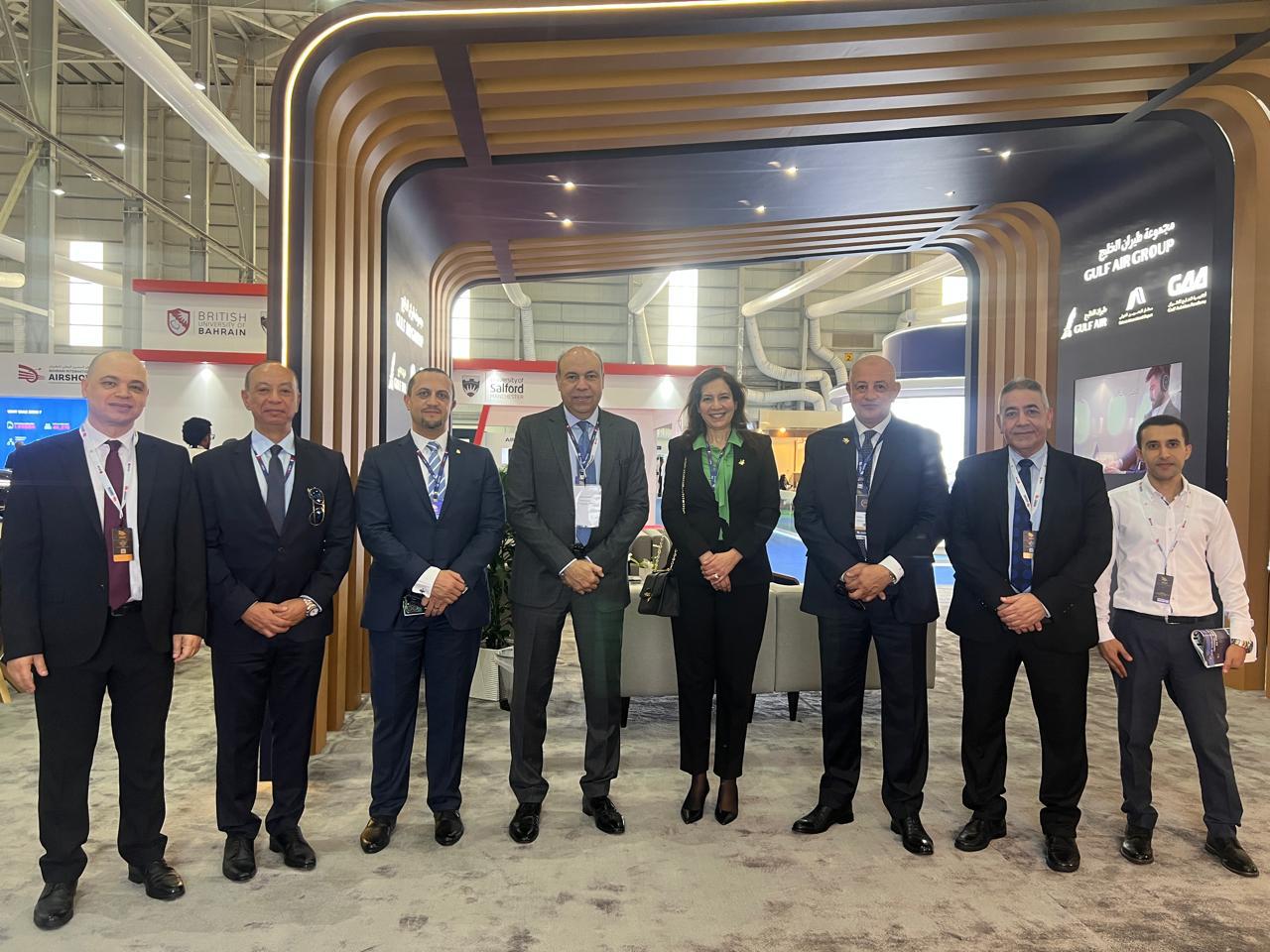 وزير الطيران المصري يبحث تعزيز التعاون مع البحرين في قطاع الطيران في معرض البحرين الدولي 2024