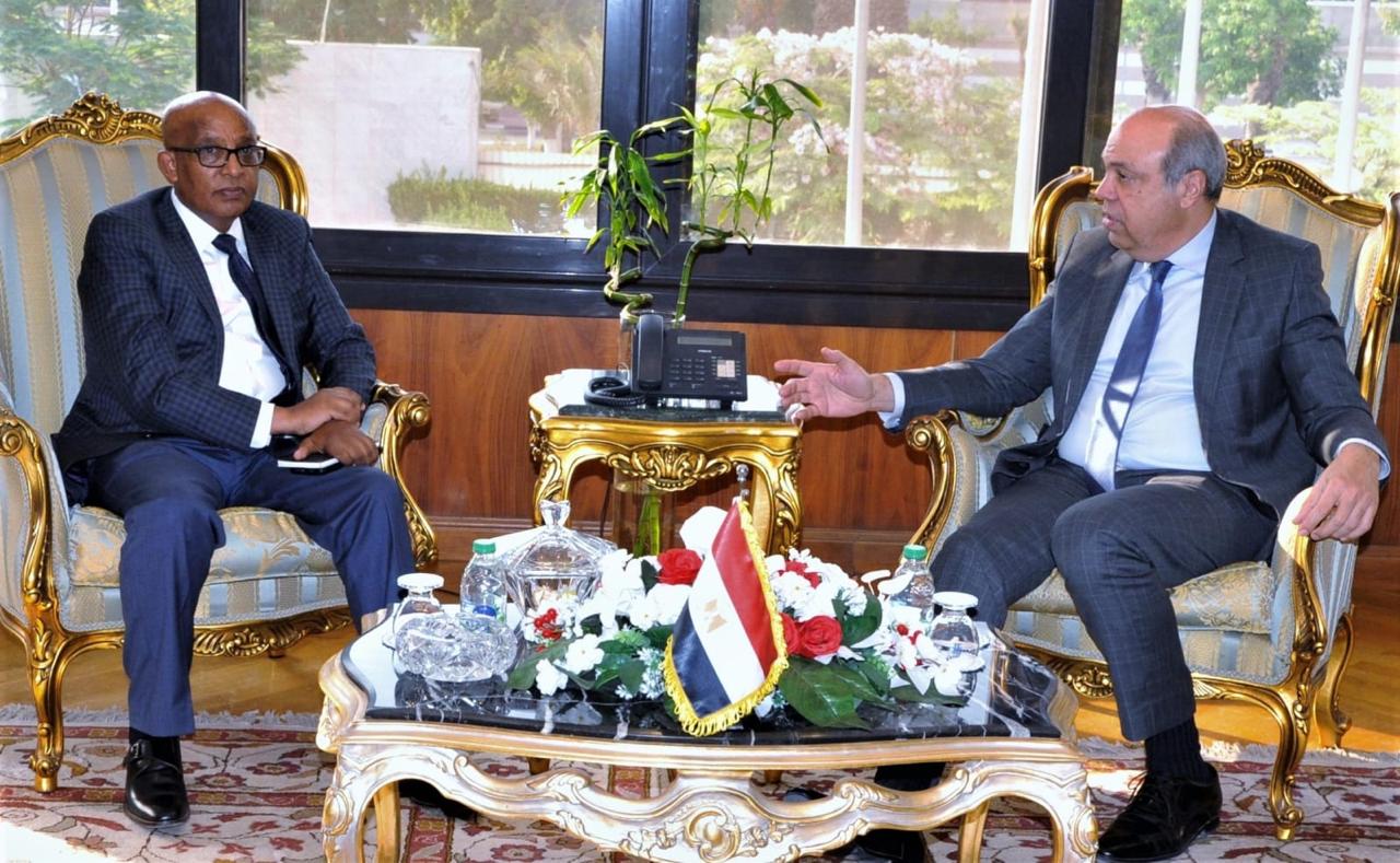 وزير الطيران يبحث مع بوينج دعم خطط مصر للطيران بأسطول حديث وتكنولوجيا متقدمة