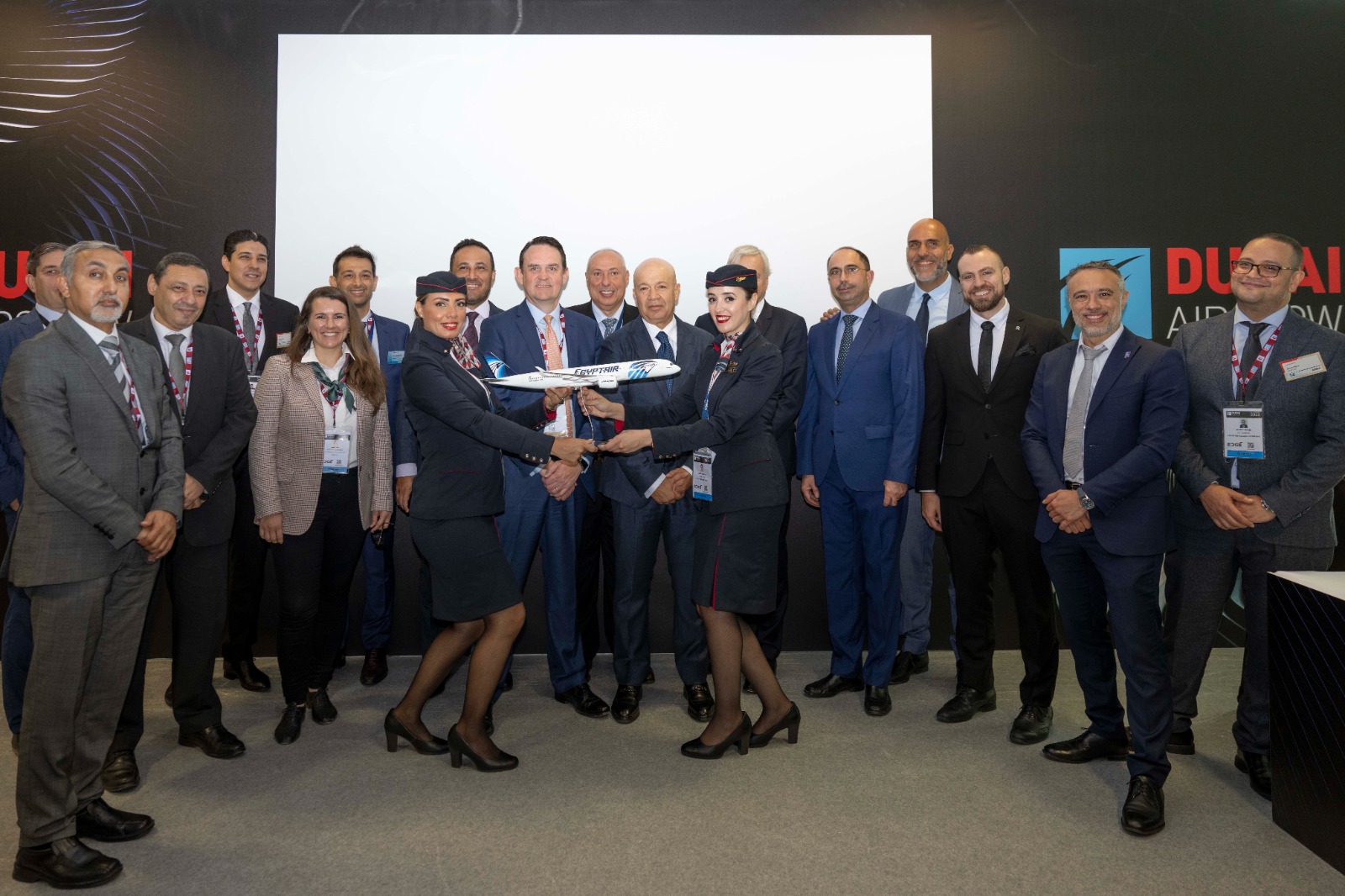 مصرتوقيع مذكرة تفاهم بين مصر للطيران وRolls- Royce لصيانة 20 محرك ترينت