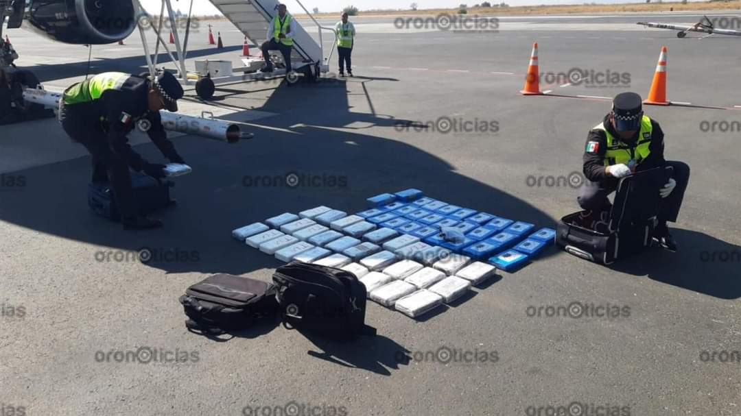 ضبط كوكايين في حقائب مسافرين بمطار بويبلا