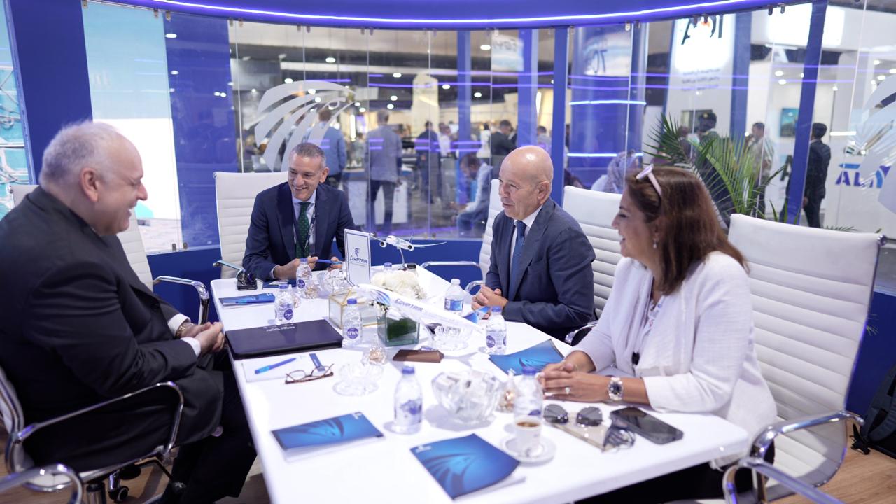 رئيس مصر للطيران يلتقي بالرئيس التنفيذي لتحالف ستار العالمي لتعزيز التعاون وتطوير الخدمات