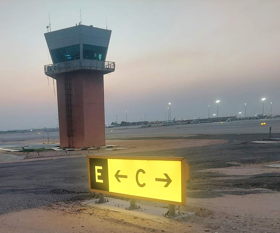 مطار القاهرة الدولي يعزز معايير السلامة والفاعلية باستخدام أحدث تكنولوجيا الإرشاد والإضاءة