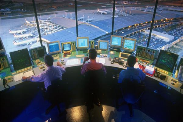 تسهيل حركة الطيران في مصر: رسوم الملاحة الجوية وتمويل خدمات الطيران