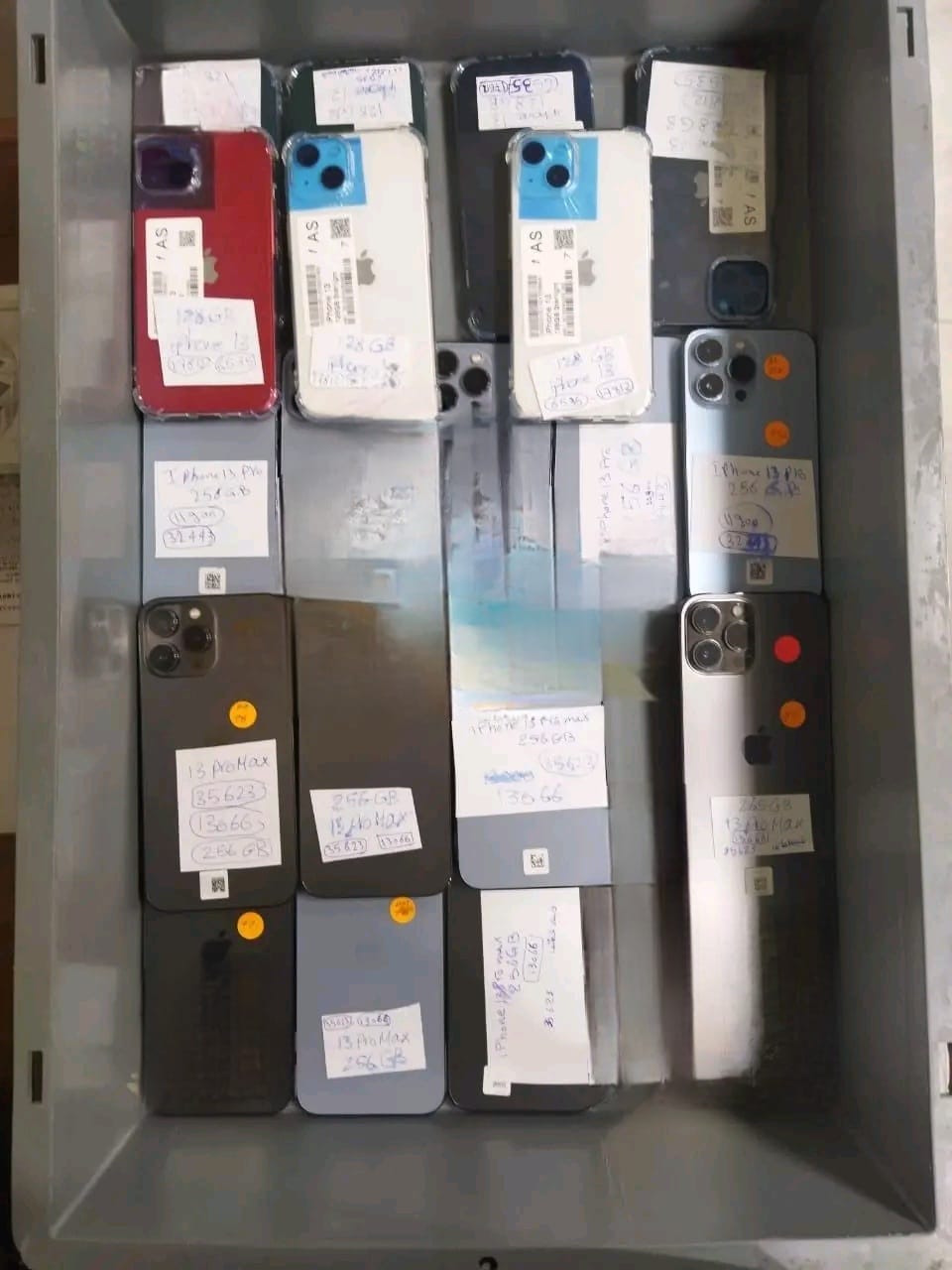 إحباط محاولة تهريب 20 هاتفًا محمولًا بمطار برج العرب بقيمة تتجاوز 419 ألف جنيه