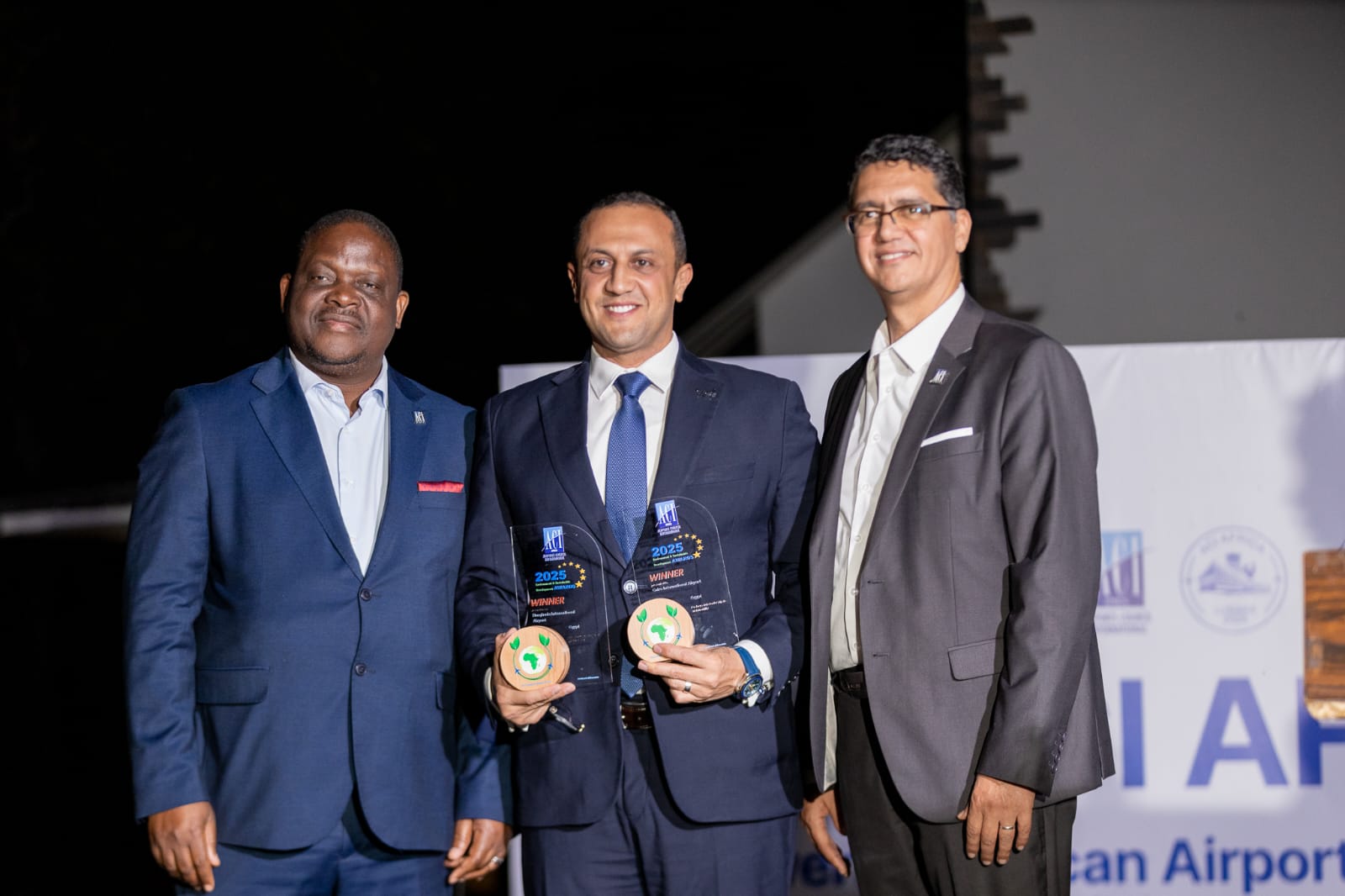 مصر تتصدر المشهد البيئي في الطيران.. جائزتان عالميتان لمطاري القاهرة والغردقة