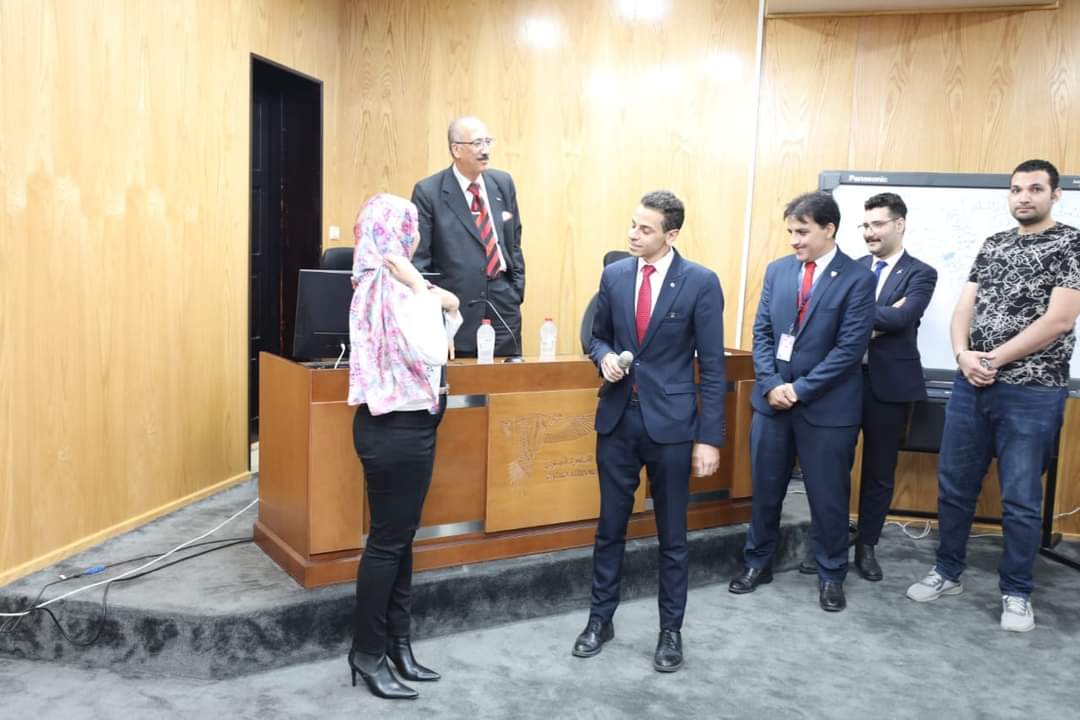 ميناء القاهرة الجوي ينظم دورة تدريبية للمتعاملين  مع الركاب بمطار القاهرة الدولى