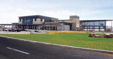 إنشاء أول مبنى صديق للبيئة بمطار برج العرب ورفع الطاقة الاستيعابية لمطار سفنكس