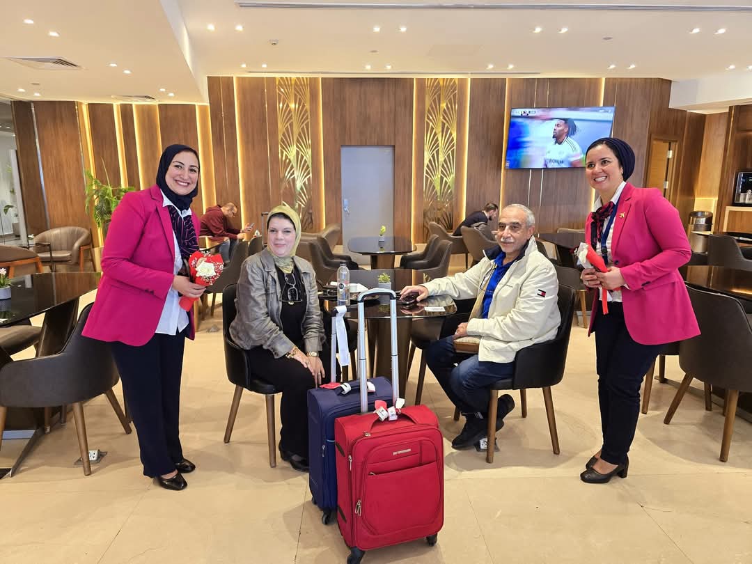 مطار القاهرة الدولي يشارك المسافرين اعياد الربيع وشم النسيم.. صور