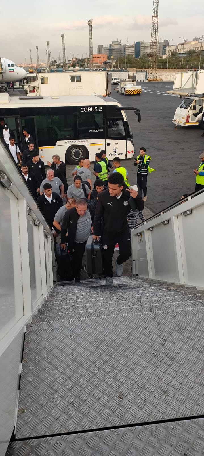 مصر للطيران تُقل المنتخب الوطني لكرة القدم إلى الرأس الأخضر استعدادًا لتصفيات أمم إفريقيا 2025