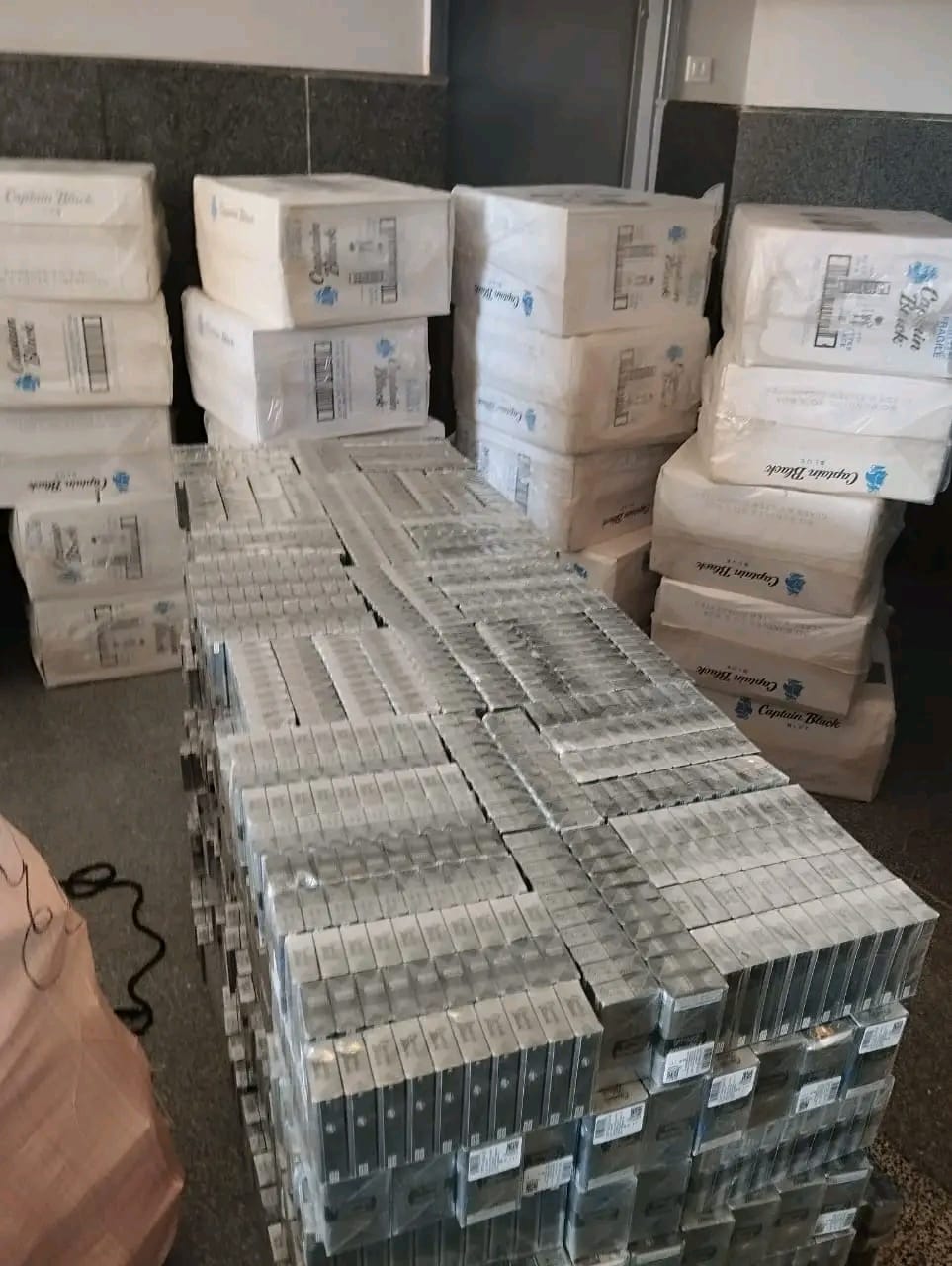 جمارك السلوم تحبط محاولة تهريب سجائر بقيمة أكثر من 2.6 مليون جنيه