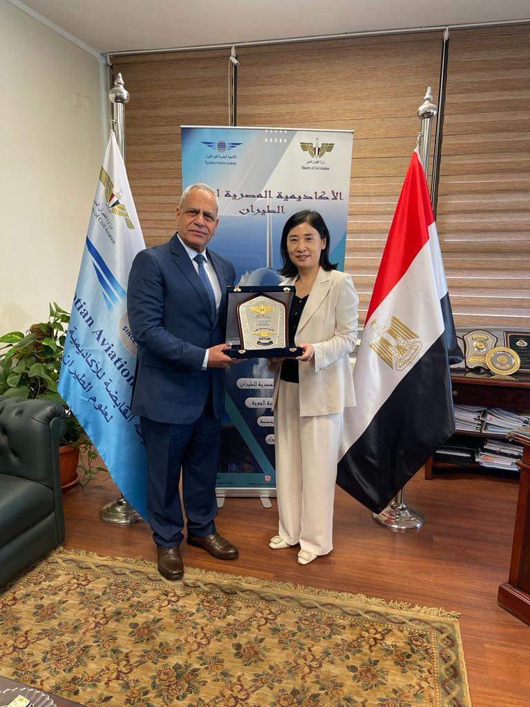 رئيس الأكاديمية المصرية لعلوم الطيران يستقبل نائب الرئيس التنفيذى بمؤسسة مطار أنتشون الدولي بكوريا الجنوبية