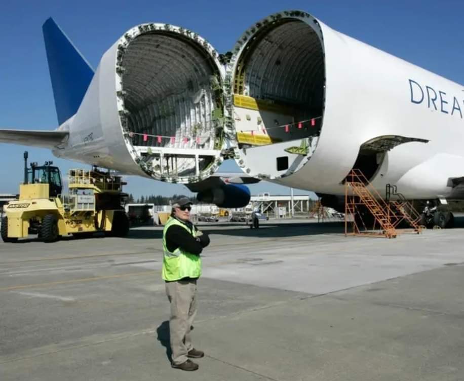 بطاريات الطائرات المدنية: تنوع التقنيات ودورها الحيوي في سلامة وكفاءة الطيران