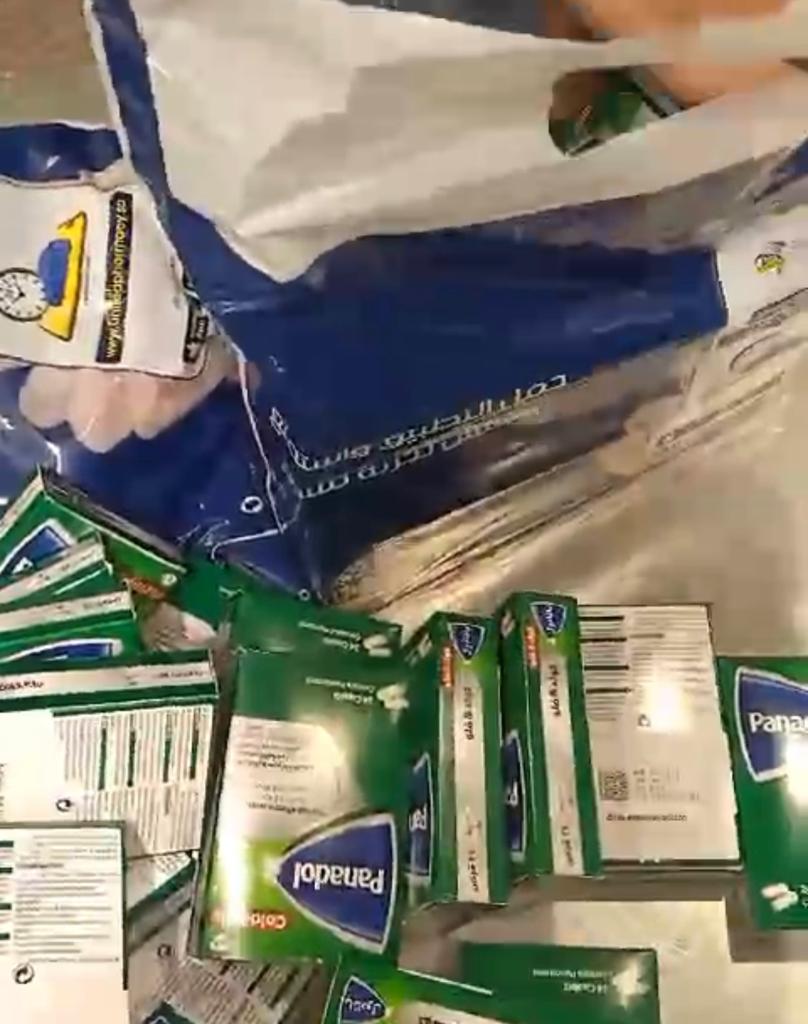 ضبط ركاب بحوزتهم اسلحة بيضاء ومخدرات متنوعة و مناظير طبية بمطار القاهرة