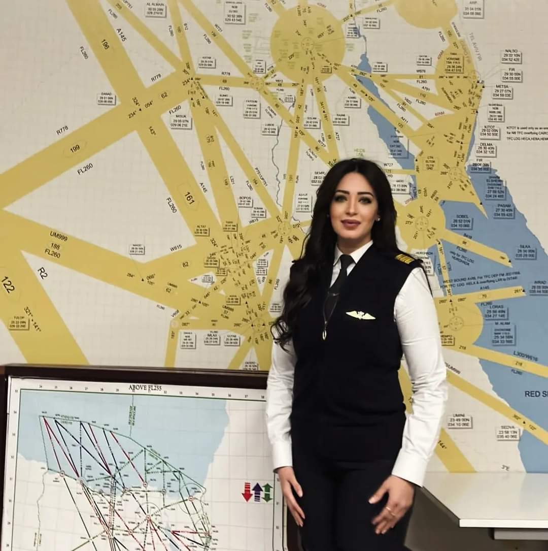 دينا عبدالغني أول مراقبة جوية تتولى منصبًا إداريًا في خدمات الملاحة الجوية